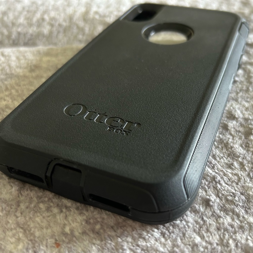 iPhone XR Defender Series OtterBox Case Like New